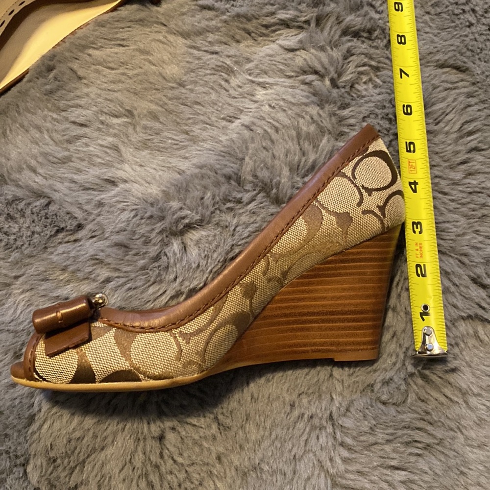New Coach khaki signature Andi wedges size 5 - Picture 7 of 7